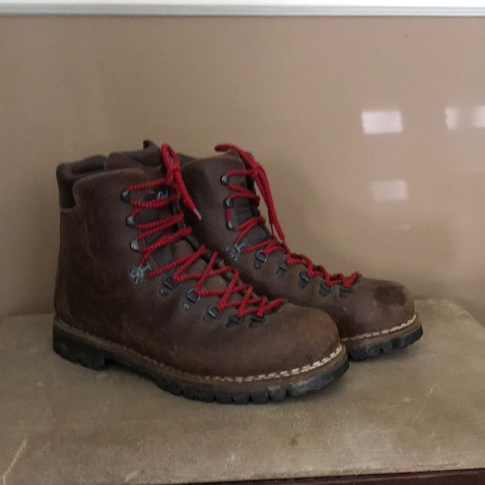 Steel toed work boots